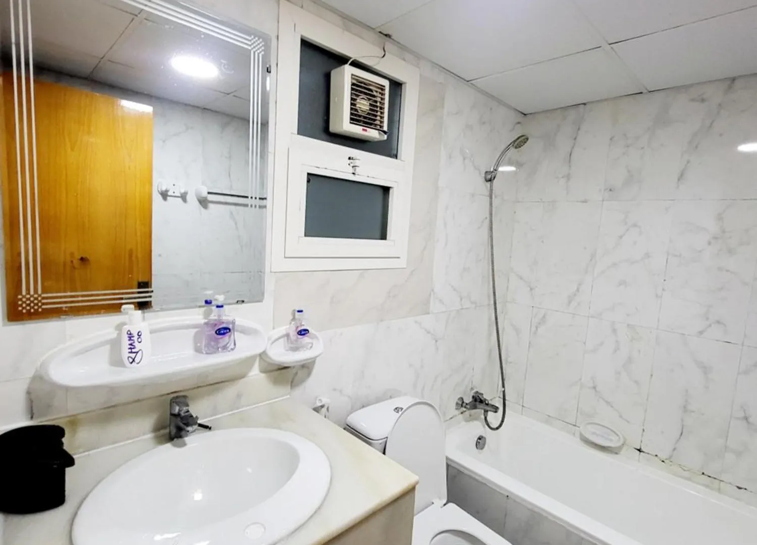 Spacious 2 Bed Room Apartment With 2 Bathrooms Szardża 0*,