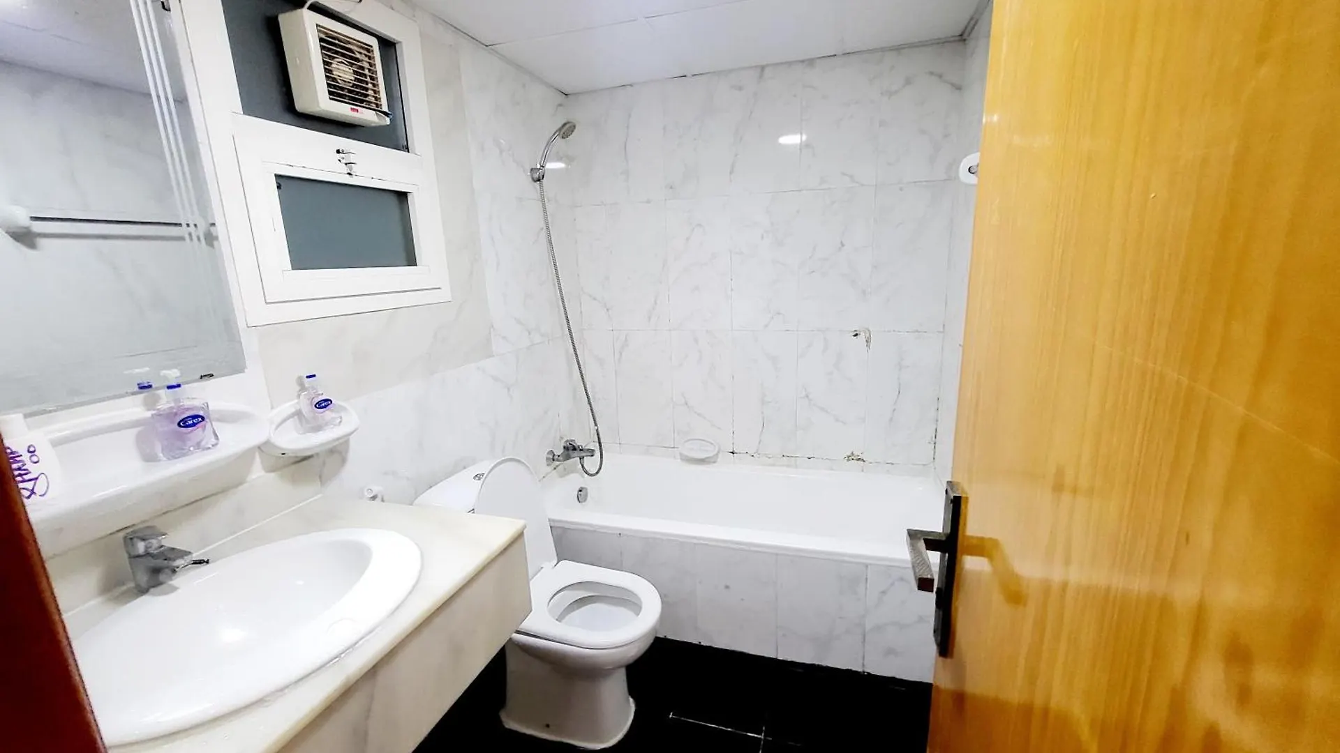Spacious 2 Bed Room Apartment With 2 Bathrooms Szardża Zjednoczone Emiraty Arabskie